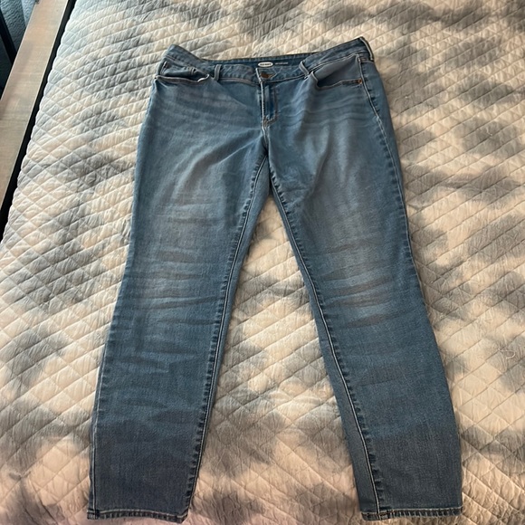 Women’s Old Navy Skinny Jeans - Picture 1 of 4